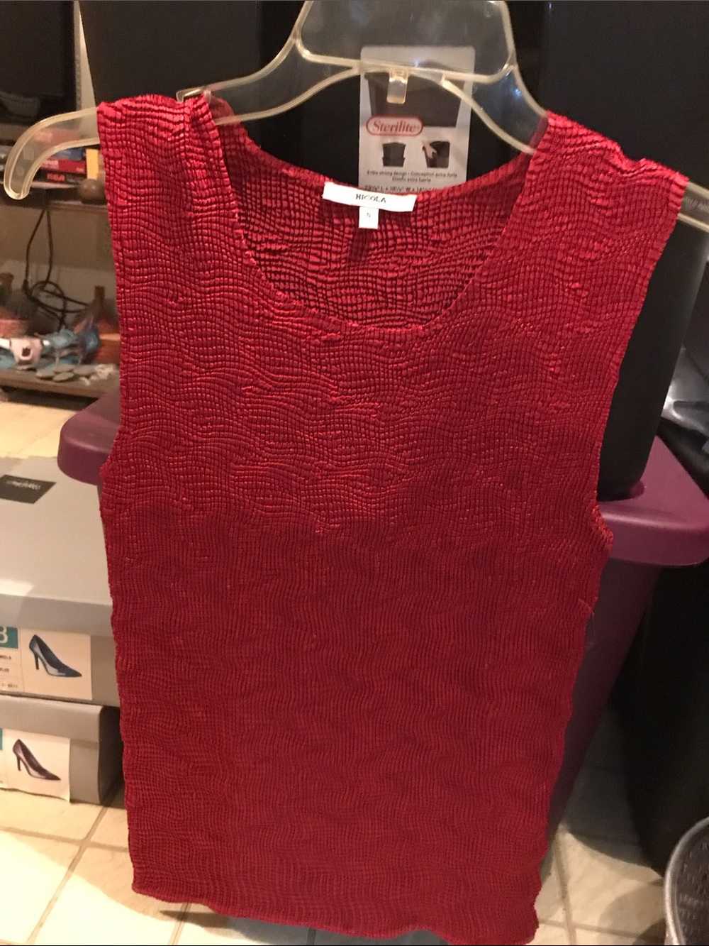 NICOLA Red Wave-Textured Sleeveless Tank